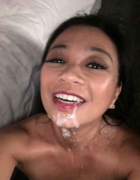 clubluckystarr 裸の女優 写真