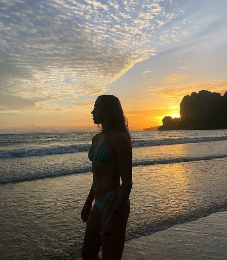 Juliette Bossu ホットなモデル 画像