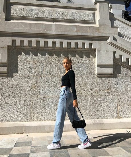 Juliette Bossu 裸のスター 写真