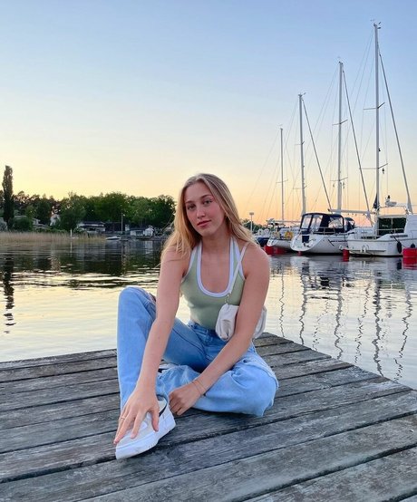 Juliette Bossu アダルトモデル 写真