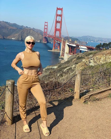 Laura Blake Hahnel セックスポルノスター ギャラリー