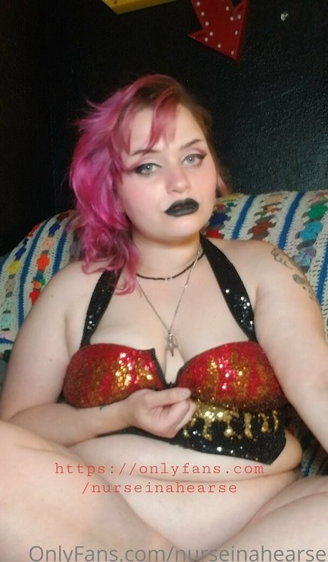 nurseinahearse ヌードスター 写真