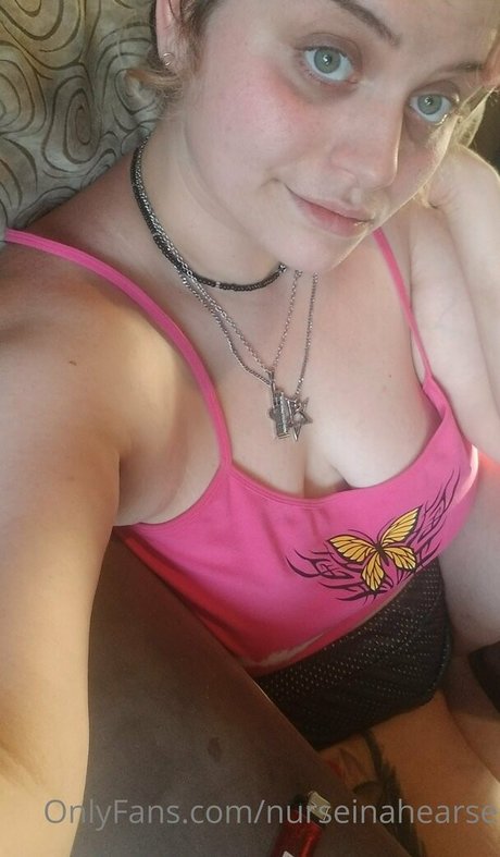 nurseinahearse ヌードスター 写真