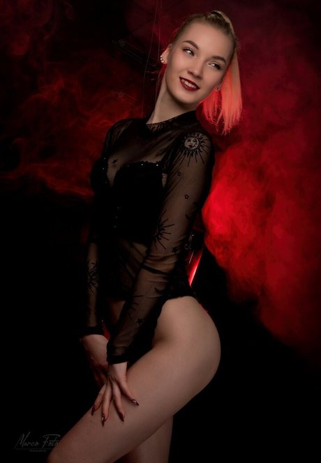 義母オンリーファンズ 美しいヌード 写真