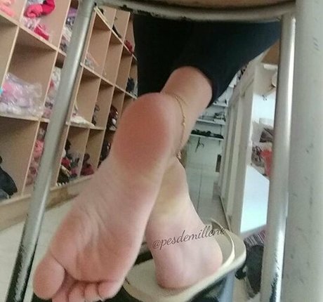 フェイシャルオンリーファンズ ホットヌード 写真