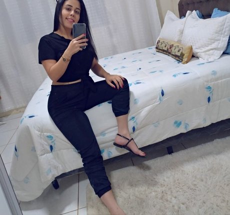 フェイシャルオンリーファンズ ヌード 画像