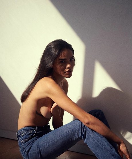 Noya Ariely 限定モデル 画像