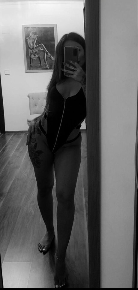 gretamarina ポルノスター トップ 写真