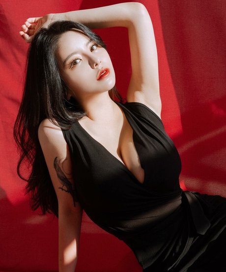 ブッシュ・オンリーファンズ セクシーxxx 写真