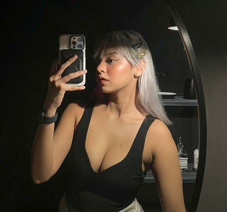 Daniella Roi セックスモデル 写真