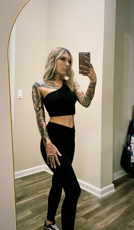 Pterodactylsftw セクシーモデル 写真