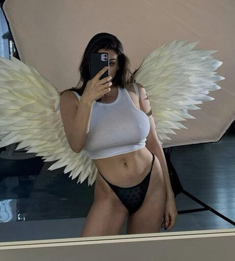 Raya Lazarova 裸のポルノスター 画像