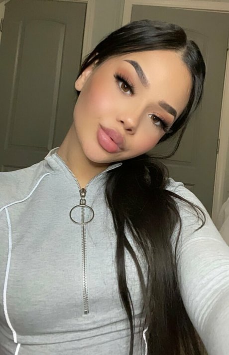 desmariie ポルノモデル 写真