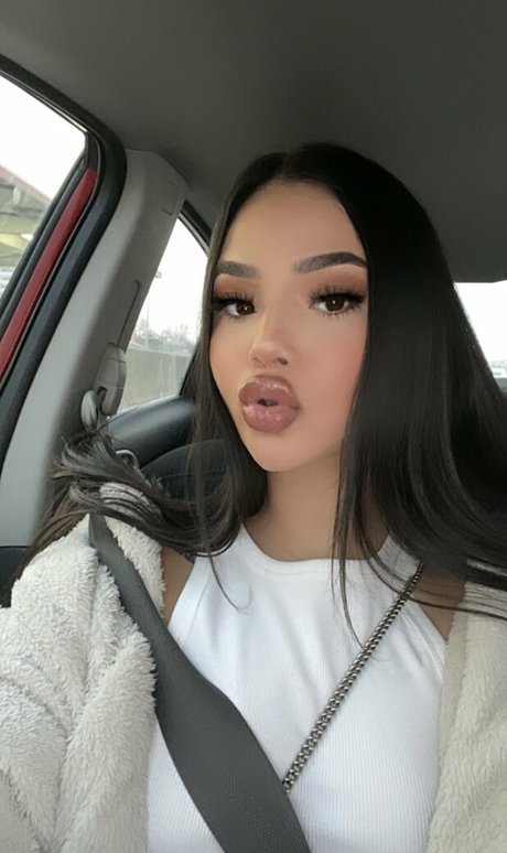 desmariie ポルノスター トップ 写真