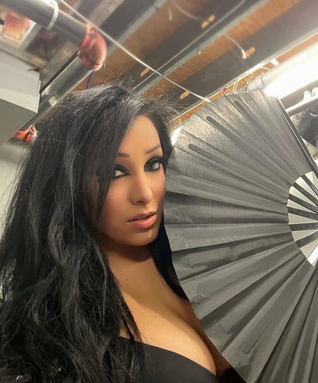 Mandy Leon スター 裸 写真