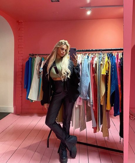 ブロンドビキニOnlyFans えろた 画像