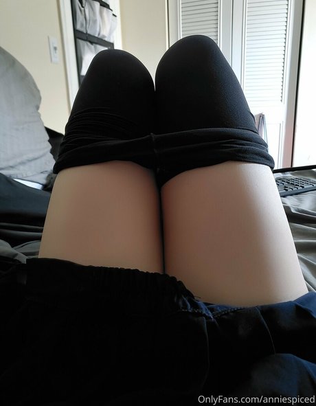 熟女クーガーオンリーファンズ ヌード 写真