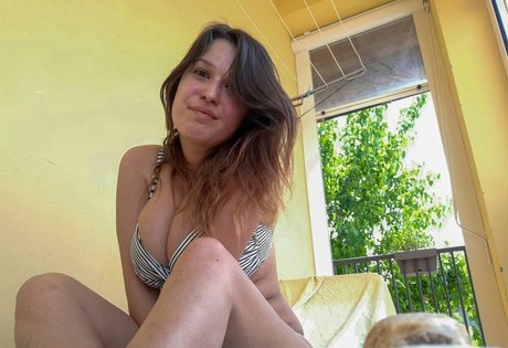 ileniatenaa セクシー女優 写真