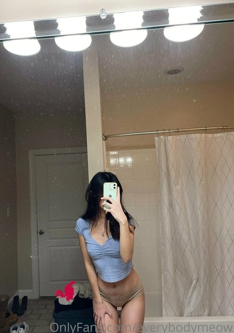 巨大な天然おっぱいオンリーファンズ 無料セクシー 写真