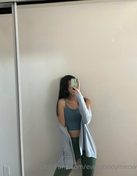 金髪クーガーオンリーファンズ HD 写真