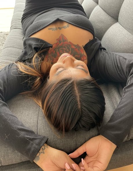 vip karev mora ヌードスター 画像