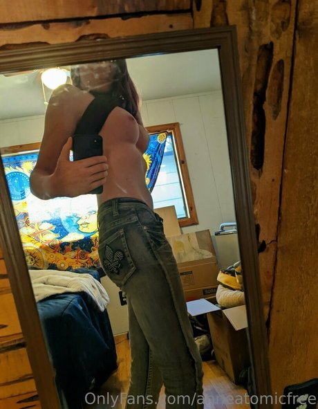 anneatomicfree 高品質のポルノスター 画像