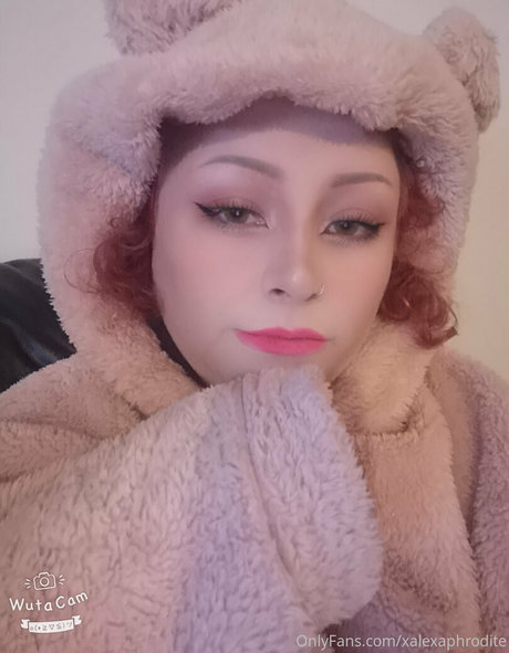 背が高くて巨乳のOnlyFans 美しいxxx 写真