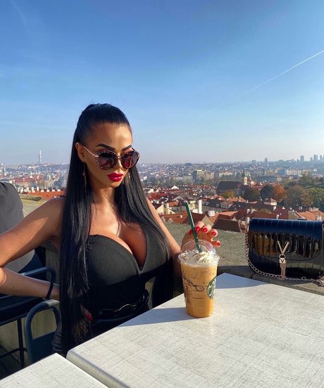 Adriane Linn 素敵なスター 写真