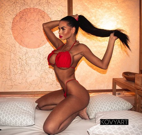 Adriane Linn エロティックモデル ギャラリー