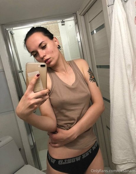 oksanam 裸のポルノスター 写真