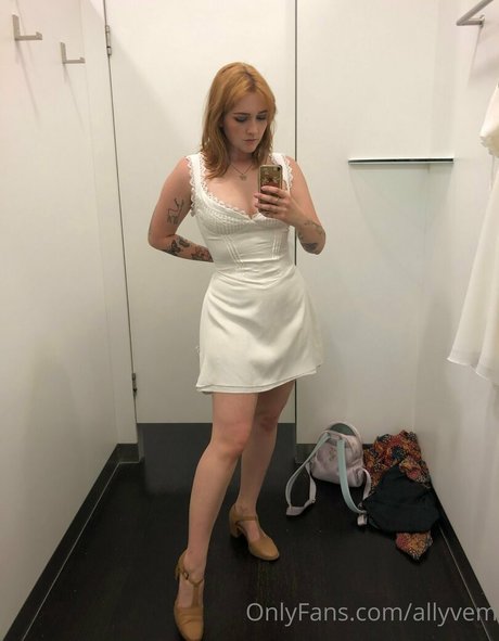 allyvem ポルノスター セクシー 写真