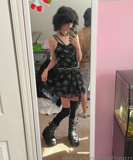 bitchgutzz アダルトスター 写真