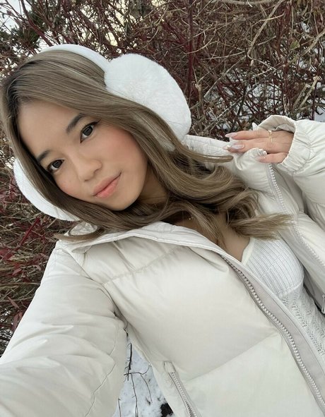 巨乳で曲線美のOnlyFans パーフェクト 画像