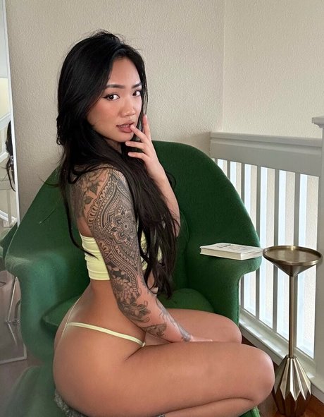 女性の筋肉オンリーファンズ ホットセックス 写真