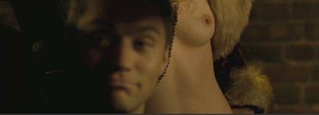 アジア人のティーンの足 オンリーファンズ ポルノ ギャラリー