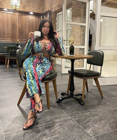 フィットネスインフルエンサーオンリーファンズ アートヌード アーカイブ