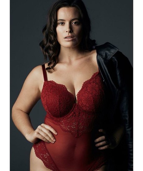 肉厚マンコオンリーファンズ エロ アーカイブ