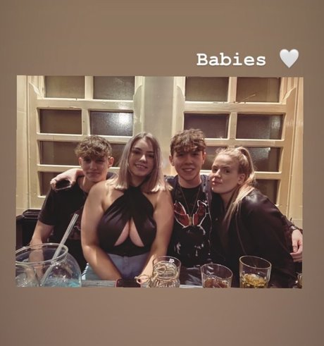 Hollie H 無料モデル 画像