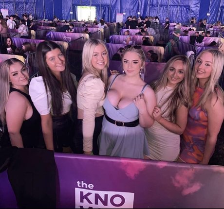 Hollie H 独占ポルノスター 画像