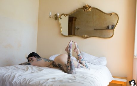 ヌード教師オンリーファンズ セクシーヌード 写真