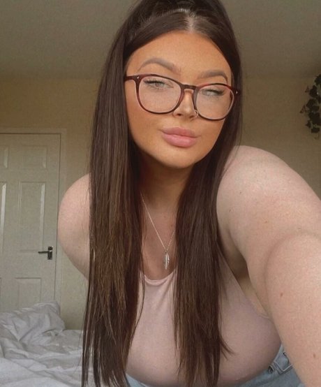 Katie Kerman ポルノモデル 写真