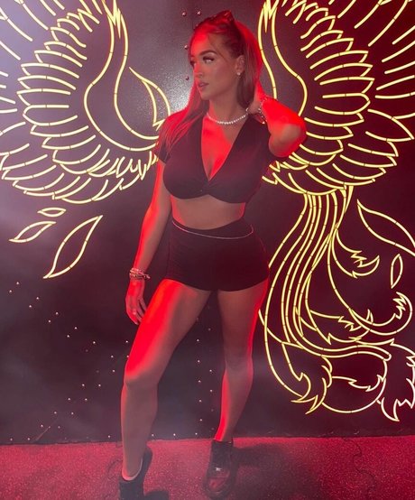 Camille Kathleen Bennetton 完璧なモデル 写真