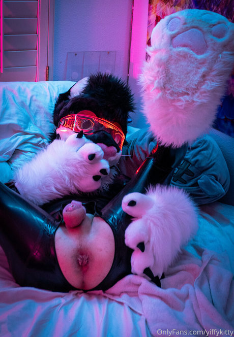 大きな乳首オンリーファンズ セクシーヌード 写真