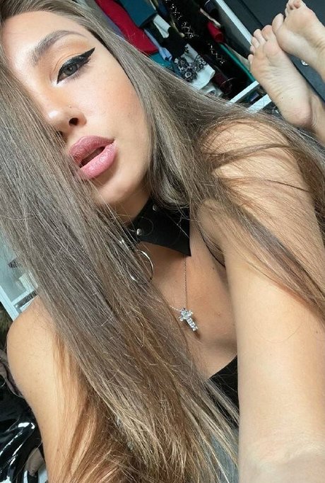 太めのブロンドオンリーファンズ エロチック 写真