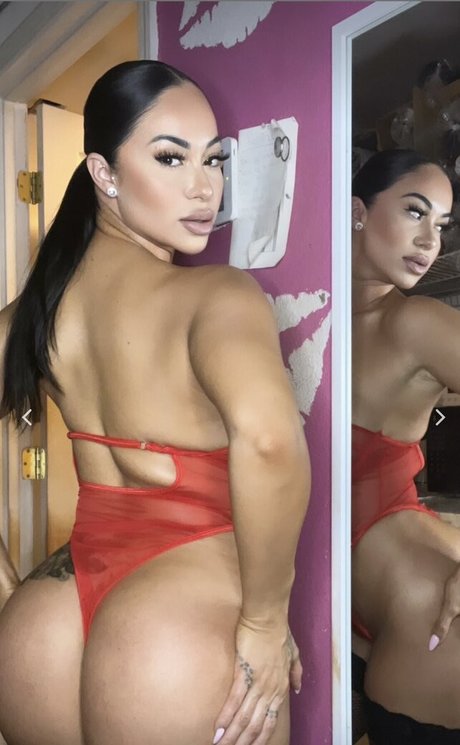 Shantel Tinajero XXXモデル 写真