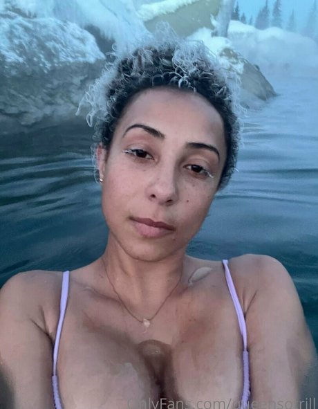 巨乳の黒人女性オンリーファンズ エロチック 写真