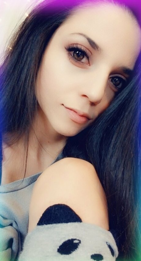 曲線美のクーガーOnlyFans 美しいヌード 写真