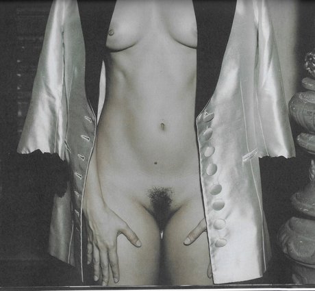 50歳以上のオンリーファンズ ヌード 写真