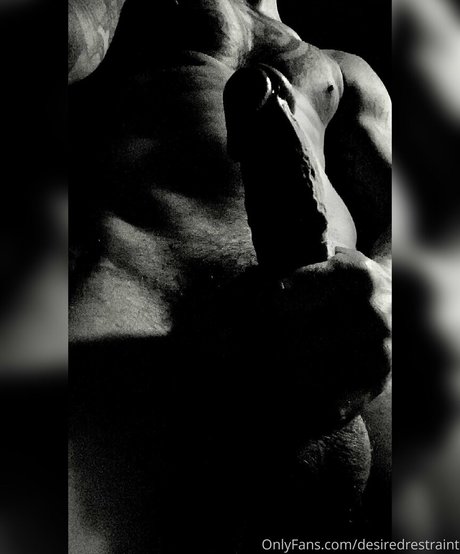 desiredrestraint アダルトスター 写真