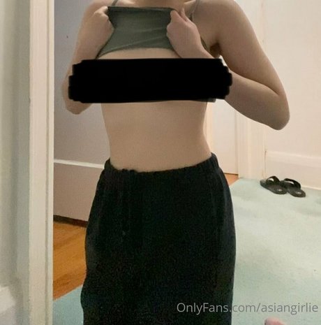 アジア人 ノーPPV オンリーファンズ セクシー裸 写真